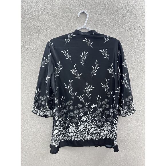 Womens Laurel Ridge Shirt Size 16 Black and White Floral 3/4 Sleeve Button Up - Picture 7 of 11